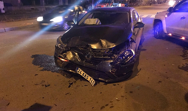 Kars&#039;ta iki otomobilin çarpıştığı kazada 4 kişi yaralandı