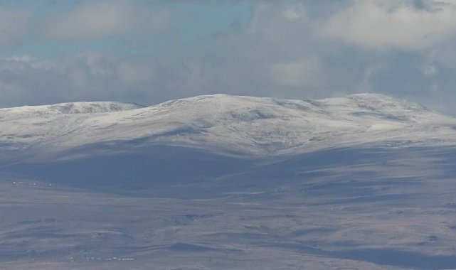 Kars'ın zirvesi beyaza büründü