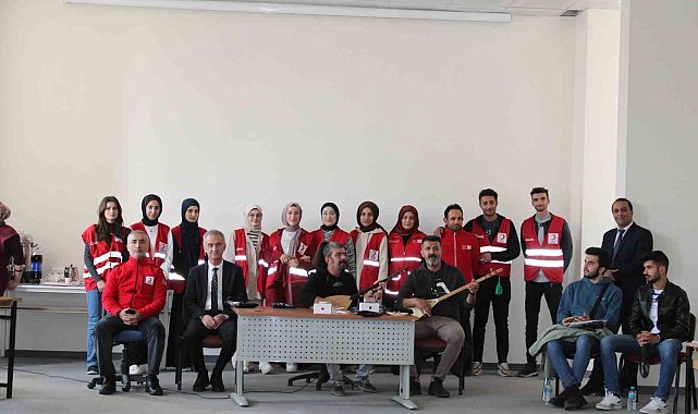 Kızılay, öğretmenler gününü unutmadı