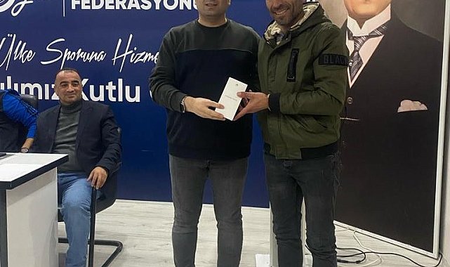 Lisans parasını bulamayan kulüp yöneticisi cep telefonunu sattı