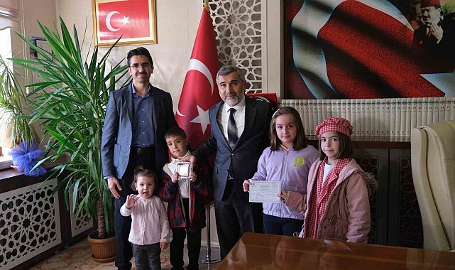 Minik çocuklar harçlıklarını Filistin'e bağışladı