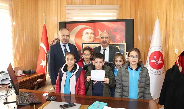 Minik öğrenciler harçlıklarını Filistin'e bağışladı