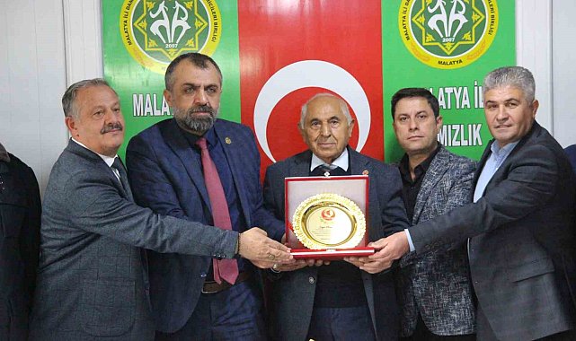 Muhtarlardan tarıma yapılan hizmete plaketle teşekkür