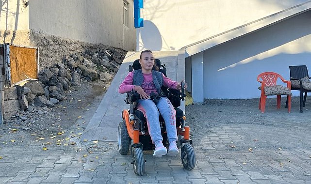 Muş Valisi Çakır, serebral palsi hastası kızın yol talebine kayıtsız kalmadı