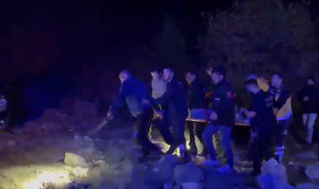 Otomobil uçuruma yuvarlandı, ekipler yaralıları kurtarmak için seferber oldu