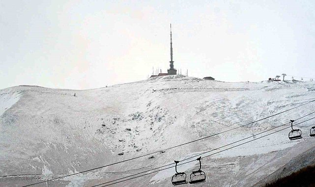 Palandöken'in zirvesi beyaza büründü