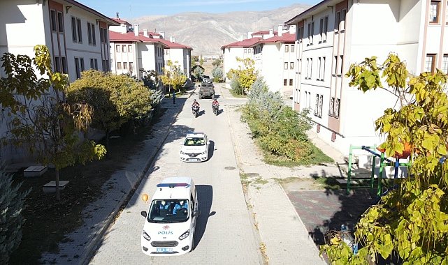 Polislerden küçük Miraç'a sürpriz