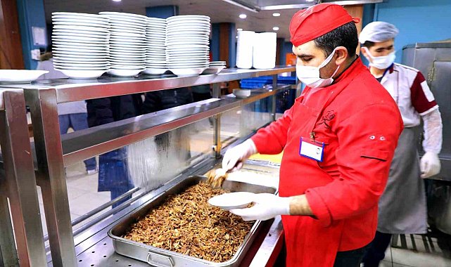 "Ağrı yaprak döneri" gençler için sofradaki yerini aldı