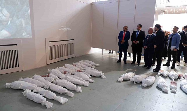 "Soykırımın Başkenti Gazze" sergisi açıldı: Sanatçılar bazı eserlerde kendi kanlarını kullandı
