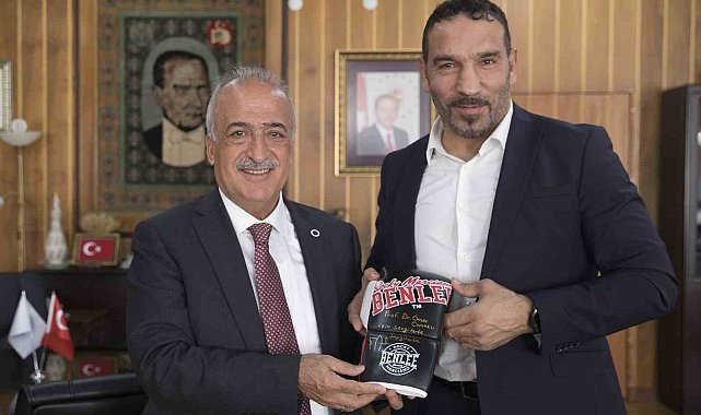 Şampiyon boksörden Rektör Çomaklı'ya teşekkür ziyareti
