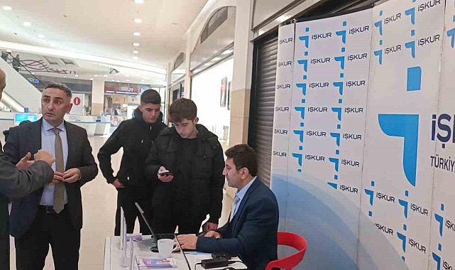 Şehrin çeşitli yerlerinde tanıtım için stant açıyor