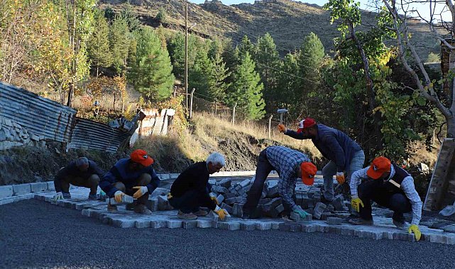 Sümbül Mahallesi'nde kilit taşı çalışmaları start aldı