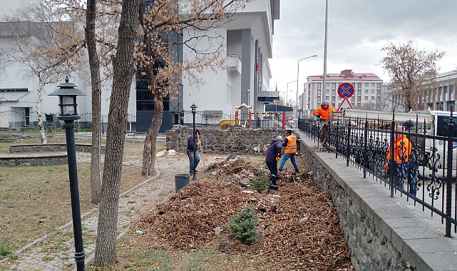Tarihi binanın Kars Belediyesi tarafından temizlenmesi meclise taşındı