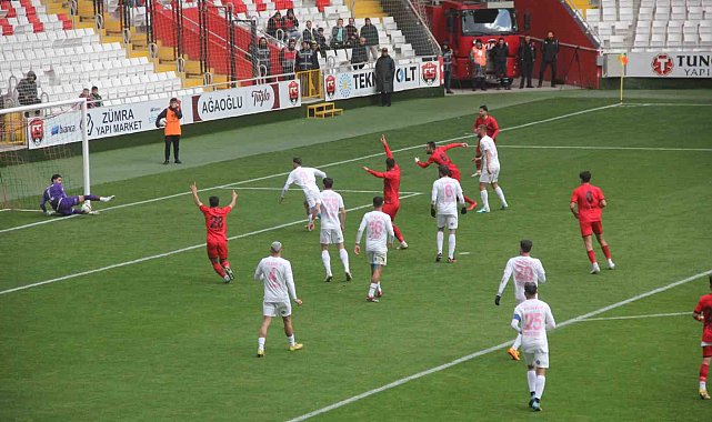 TFF 2. Lig: 24Erzincanspor: 3 - Isparta 32 Spor: 0