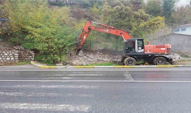Tunceli'de metruk binalar yıkılıyor