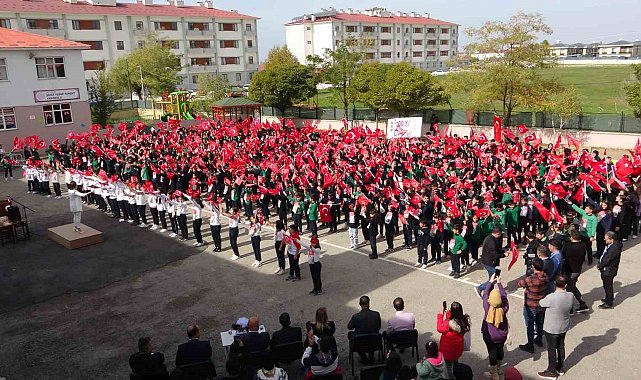 Türkiye'nin en kalabalık öğrenci korosundan oratoryo gösterisi