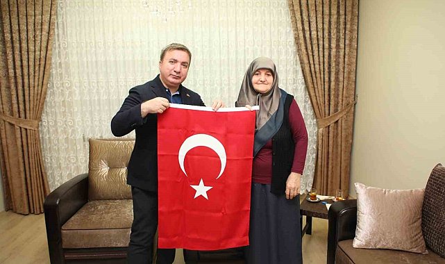 Vali Aydoğdu şehit annesini ziyaret etti