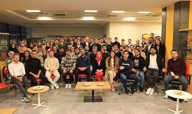 Vali Aydoğdu üniversite öğrencileriyle buluştu