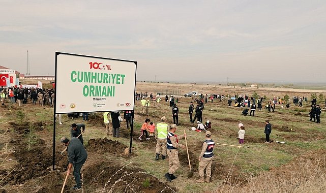 Vali Çakır: "Cumhuriyetimizin 100. yılına nefes olmak için fidan diktik"