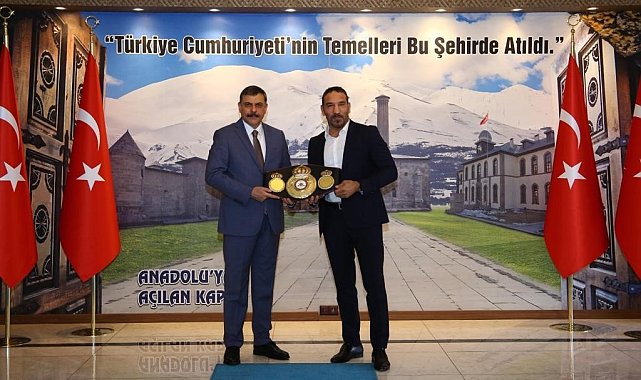 Vali Çiftçi şampiyonu kabul etti