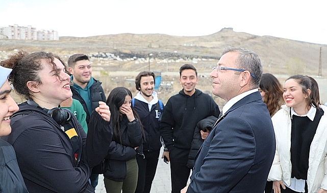 Vali Polat'ın öğrenci sevgisi