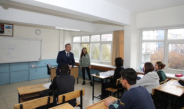 Vali Polat, okul ziyaretlerine devam ediyor