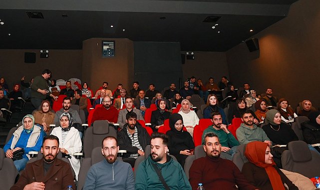 Vali Usta, öğretmenlerle birlikte 'Aybüke; öğretmen oldum ben' filmini izledi