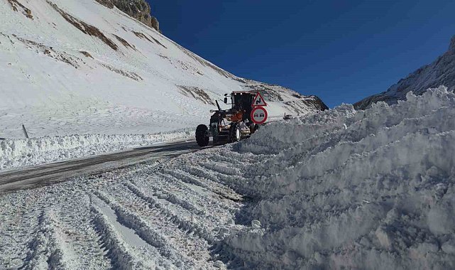 Van-Bahçesaray yolu ulaşıma açıldı