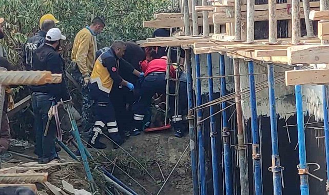 Van'da inşaat balkonu çöktü: 1 yaralı