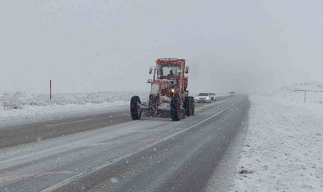 Van&#039;da kar yağışı