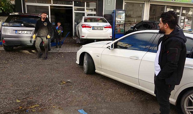 Van&#039;daki lastikçilerde kış lastiği telaşı başladı