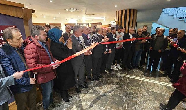 'Konuşan Çizgiler' karikatür sergisi açıldı