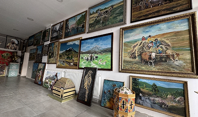 Ağrı'da 63 yaşındaki akademisyen çocukluğundan beri tabiatı resmediyor