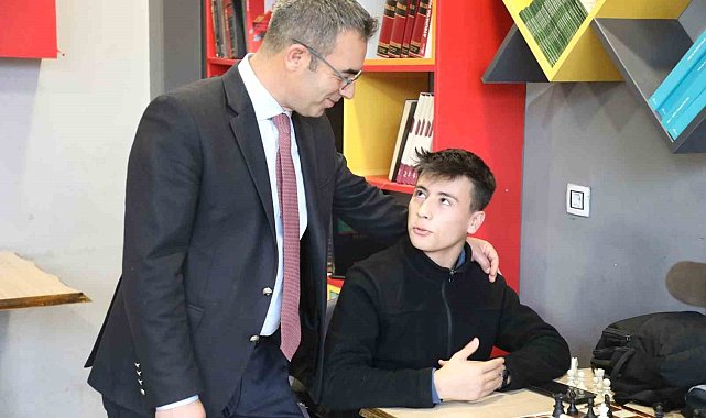 Ağrı Gençlik ve Spor İl Müdürü Din, Gençlik Merkezi'ni ziyaret etti
