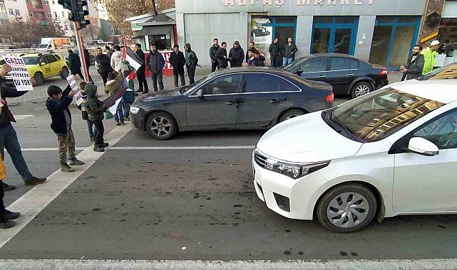 Ağrı'da gençlerden İsrail'e tepki