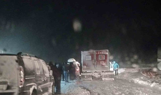 Ağrı'da kepçe uçurumdan düştü: 1 ölü, 2 kayıp