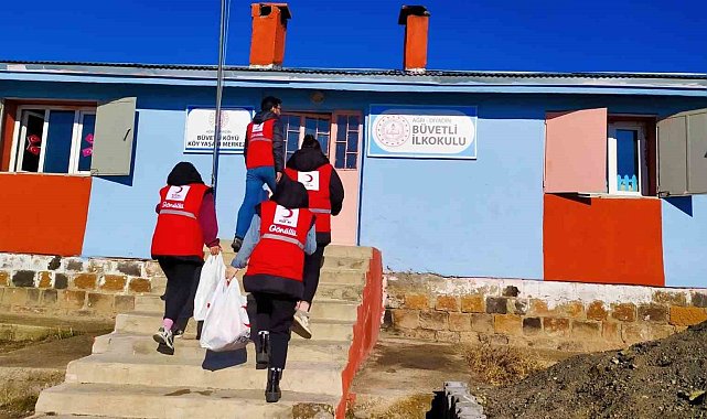 Ağrı'da Kızılay gönüllüleri vatandaşların yüzünü güldürüyor