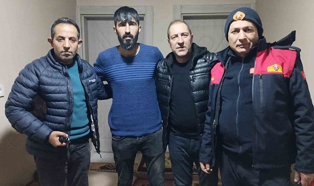 Ağrı'da tipide kaybolan atını arayan vatandaş kurtarıldı