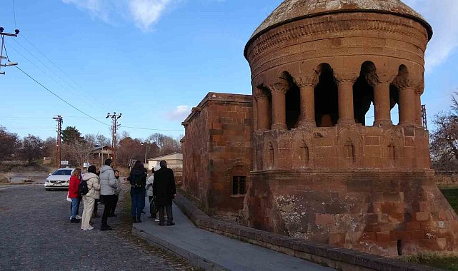 Ahlat Selçuklu Mezarlığına ziyaretçi akını