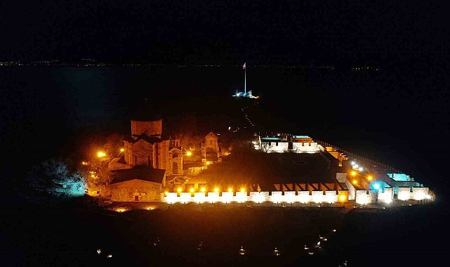 Akdamar Adası yeni görünümüyle göz kamaştırıyor