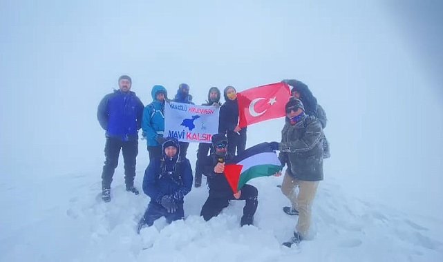 Aktivistler kar ve tipiye rağmen Esruk Dağı'na tırmandı
