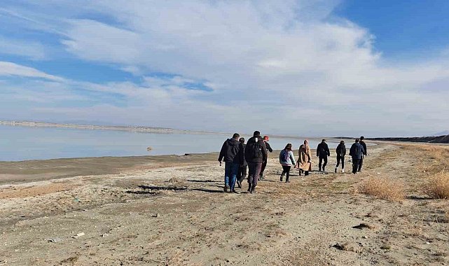 Aktivistler kuraklığa dikkat çekmek için 15 kilometre yürüdü