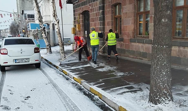 Aniden bastıran kar Kars ve Ardahan'ı esir aldı