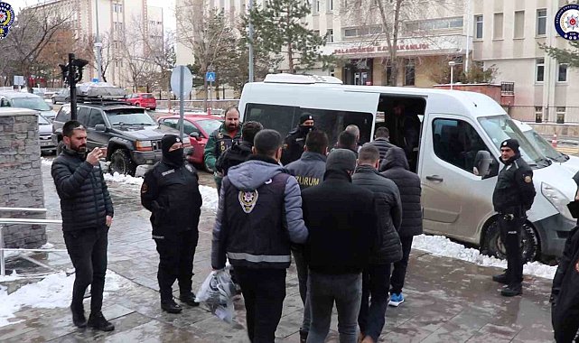 Aranan şahıslara yönelik eş zamanlı operasyon
