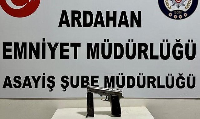 Ardahan'da ruhsatsız silah ve uyuşturucu operasyonu: 3 gözaltı