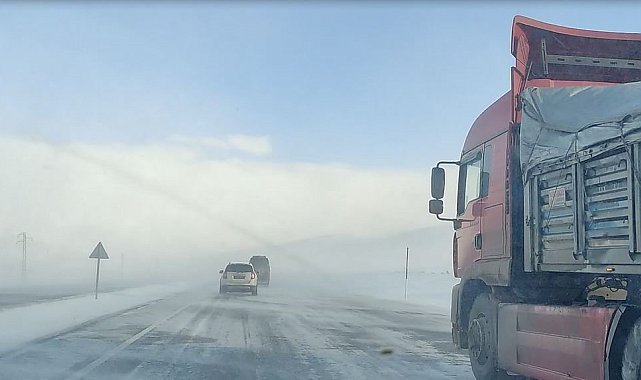 Ardahan'ın yüksek kesimlerinde etkili olan tipi ulaşımı aksatıyor