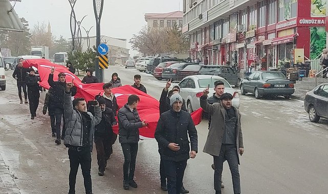 Aşkale'de gençler şehitler için yürüdü