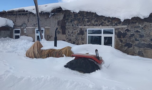 Aşkale'de kar kalınlığı 1,5 metreyi aştı