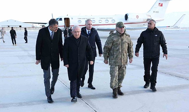 Bakan Güler, Hakkari'deki Dağ ve Komando Tugay Komutanlığında incelemelerde bulundu