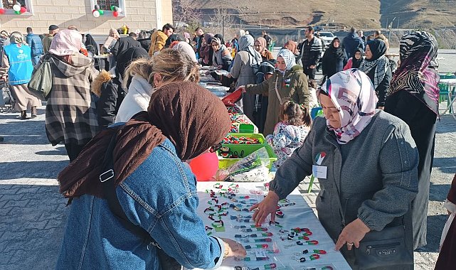 Bitlis'te Filistin halkı yararına hayır çarşısı açıldı